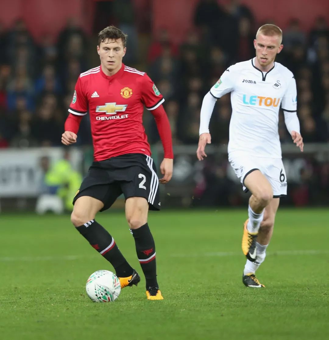 他与吉鲁的 他与吉鲁的